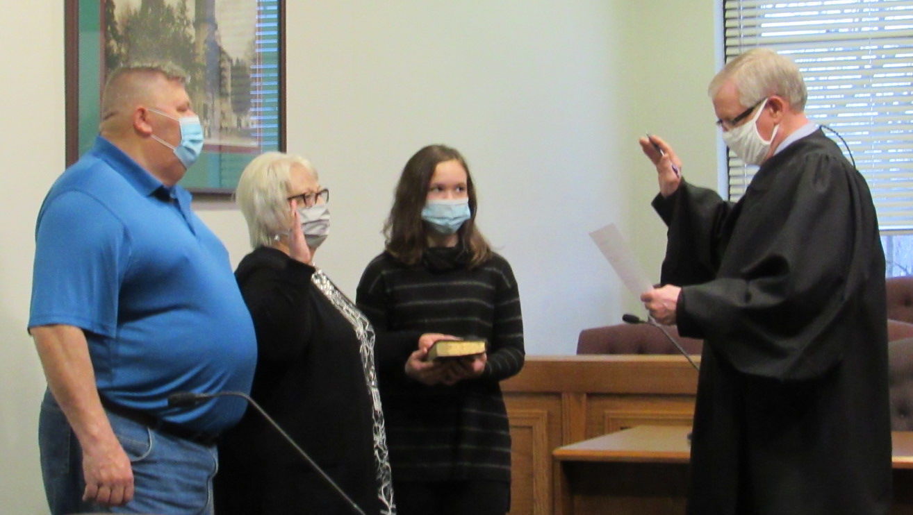 New DeKalb County recorder takes oath